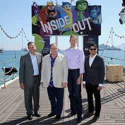 左から、ジョナス・リヴェラ（プロデューサー）、ジョン・ラセター（製作総指揮）、ピート・ドクター（監督）、ロニー・デル・カルメン（共同監督）　（C）2015 Disney／Pixar．All Rights Reserved．