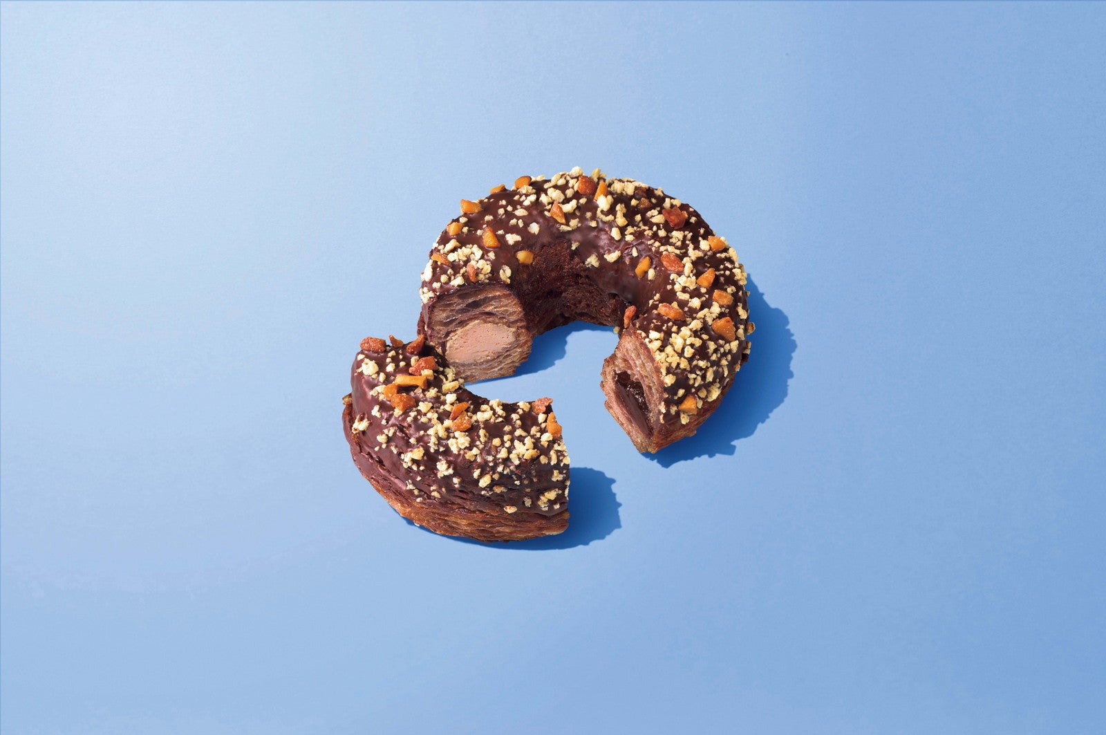 トリプルチョコクロワッサンドーナツ（税込198円）（提供写真）