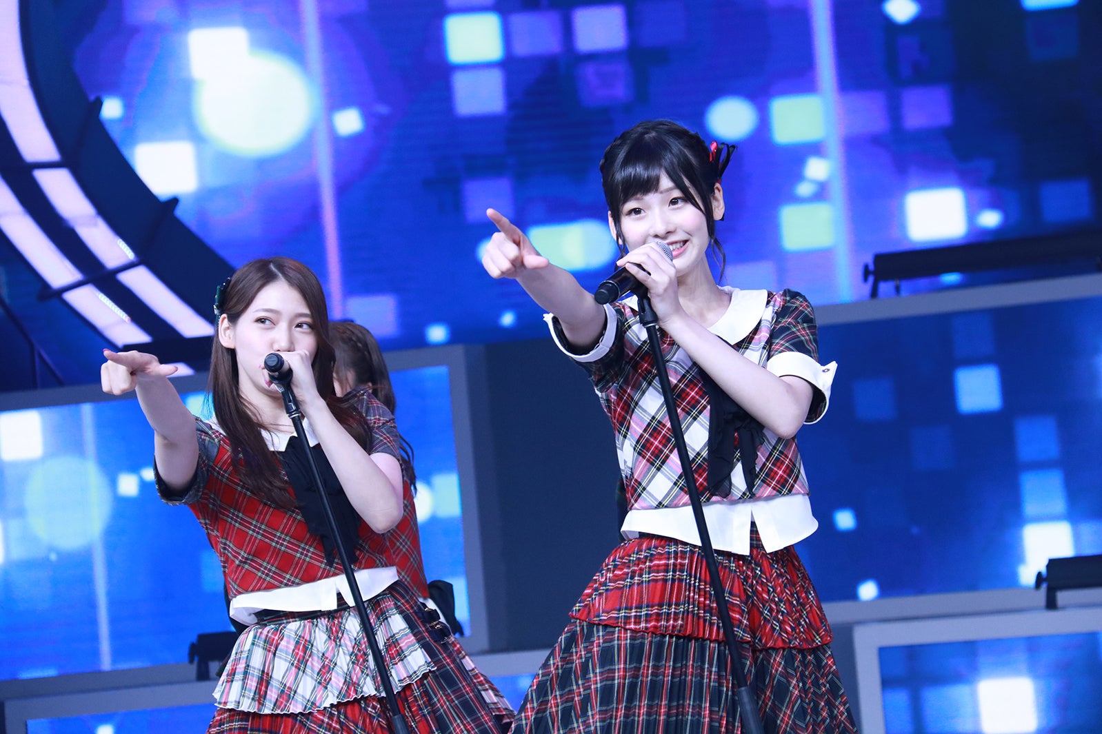 番組出演の様子（C）AKS