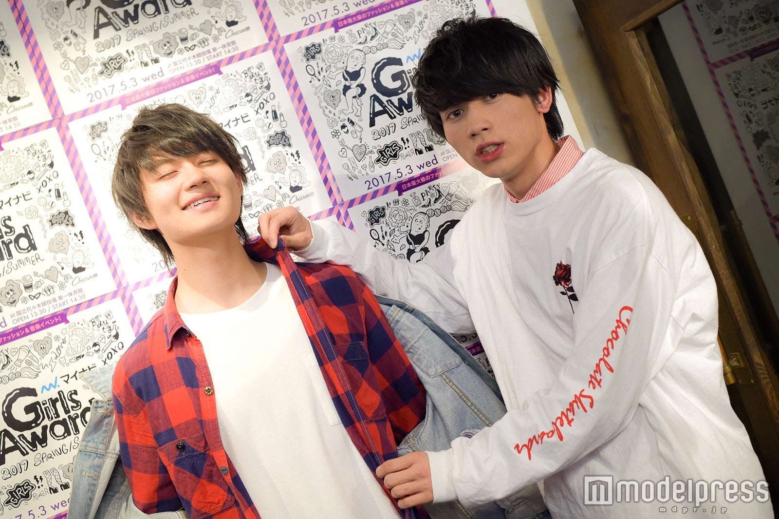 佐野勇斗「脱ぎ着自在です」（C）モデルプレス