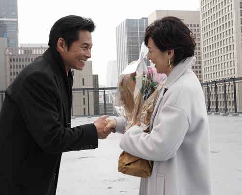 鈴木保奈美、月9「SUITS/スーツ」クランクアップで織田裕二と握手 続編に意欲も