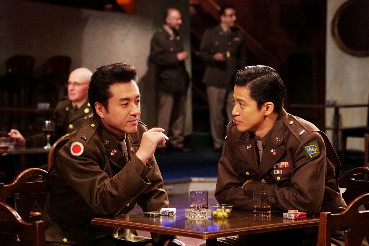 ムロツヨシ、小栗旬（C）テレビ東京