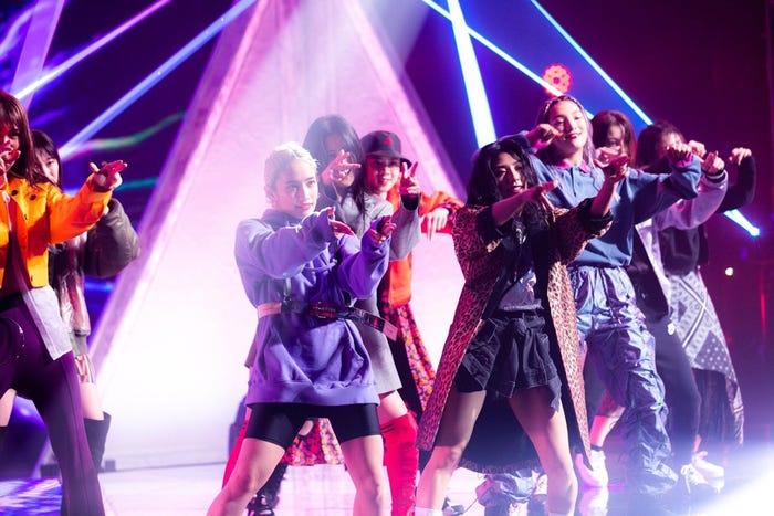 E-girls/「GENE高が乗り込んできた!18人の大かくれんぼ対決SP」より(C)AbemaTV
