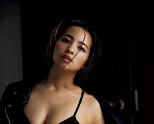 カンヌ女優・水崎綾女、9年ぶり本格グラビアでランジェリー姿