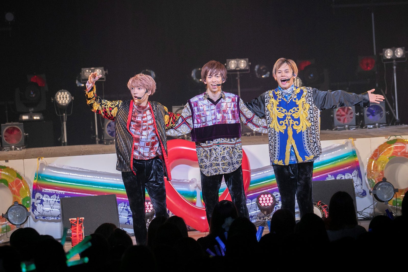 超特急（撮影：米山三郎、深野輝美）