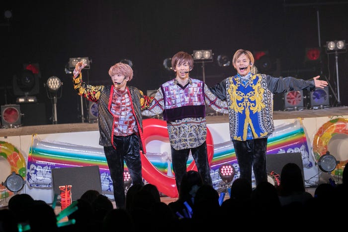 超特急(撮影:米山三郎、深野輝美)