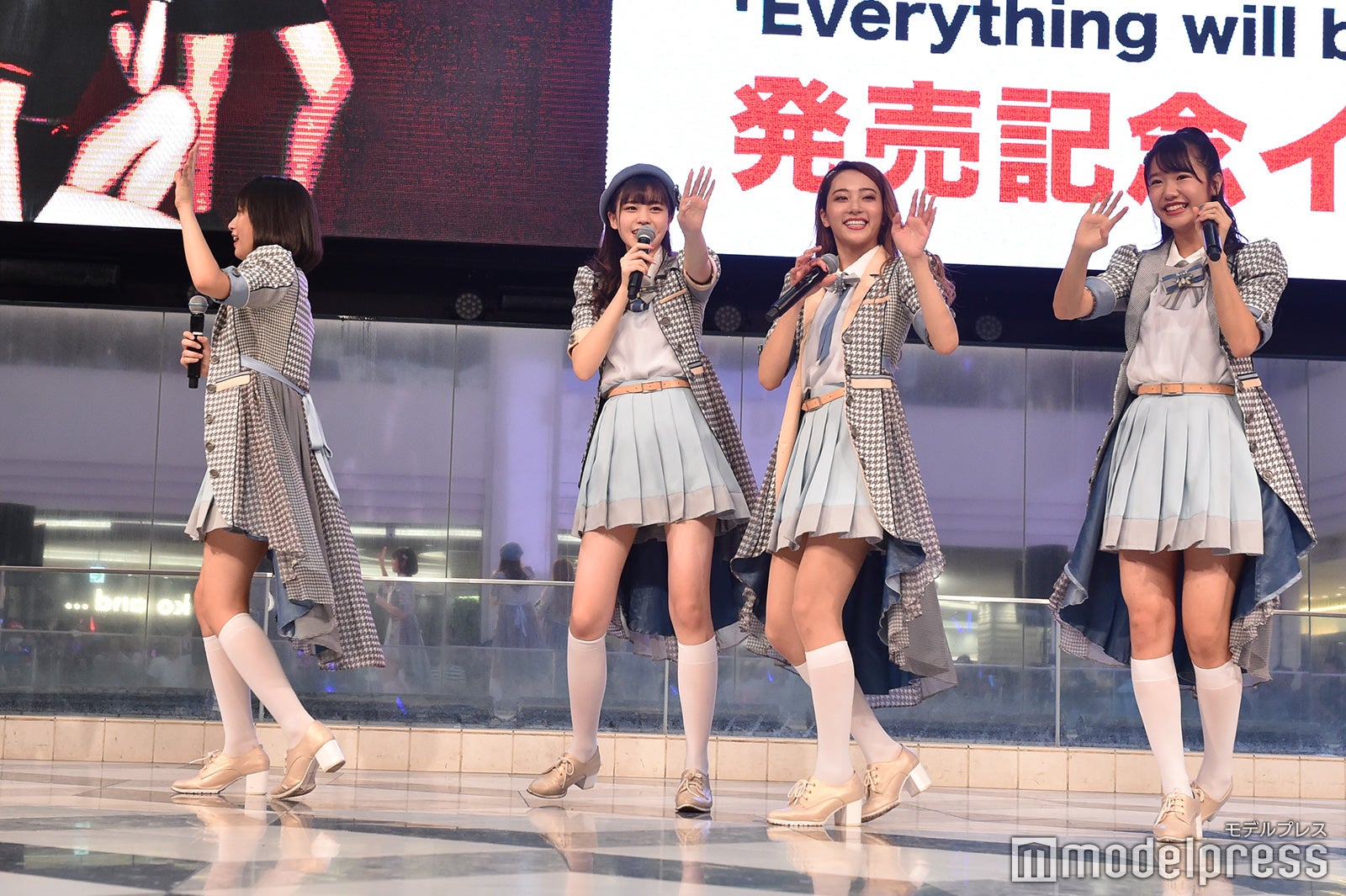 阿部菜々実、安田愛里、鈴木遥夏（C）モデルプレス