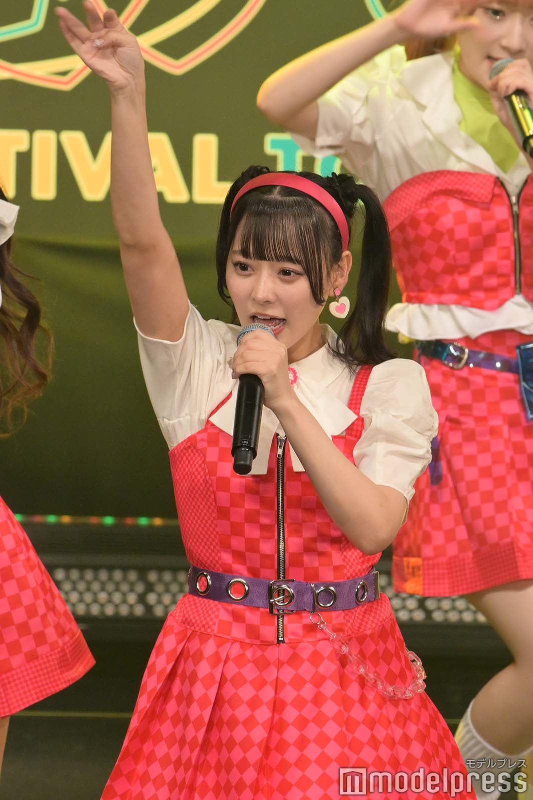 =LOVE （C）モデルプレス