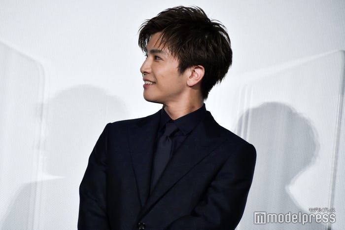 目を潤ませていることを指摘された岩田剛典(C)モデルプレス