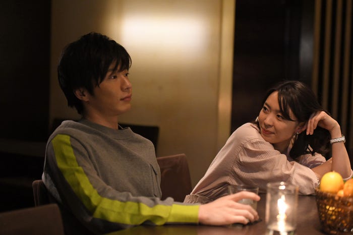 田中圭、黒川芽以/映画「美人が婚活してみたら」より(提供写真)