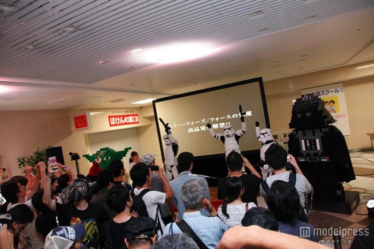 画像2 16 スター ウォーズ 世界中でカウントダウンイベント実施 深夜にファン殺到で行列 モデルプレス
