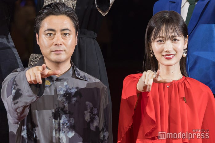 山田孝之、山下美月(C)モデルプレス