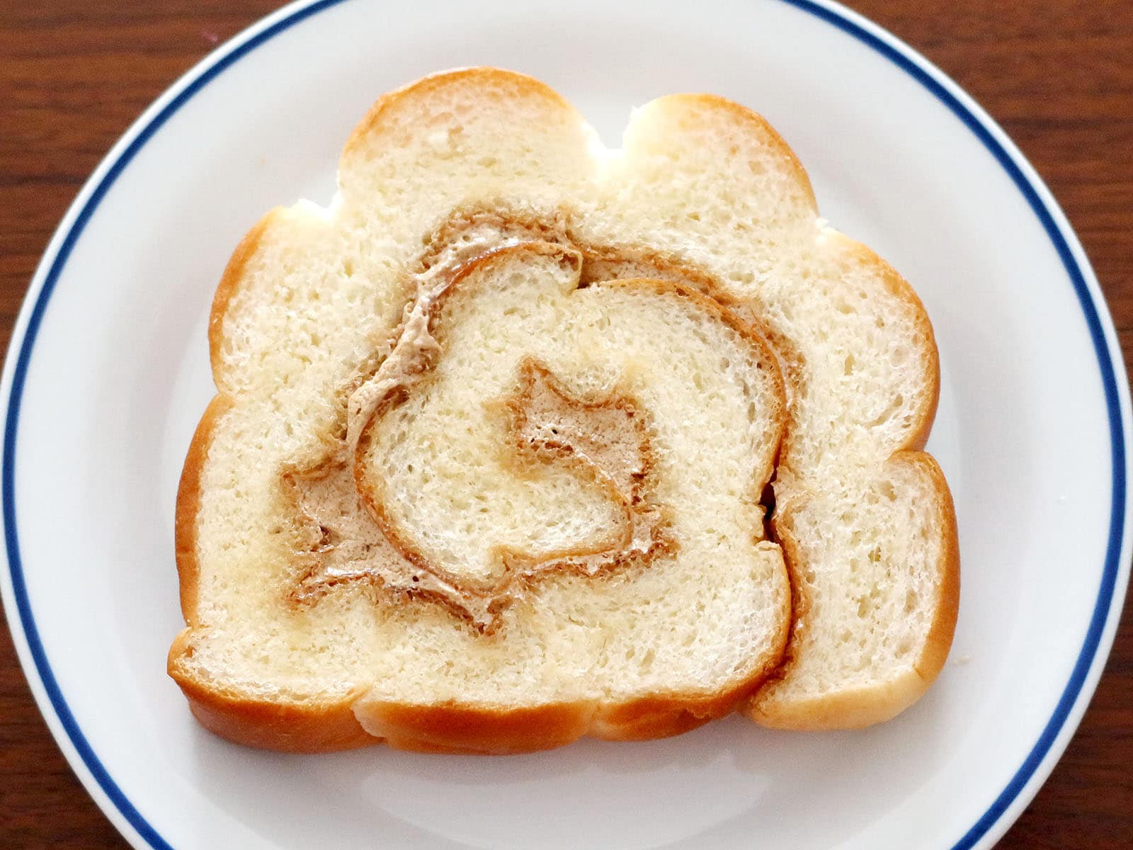 オキコパン「黒糖うず巻パン」