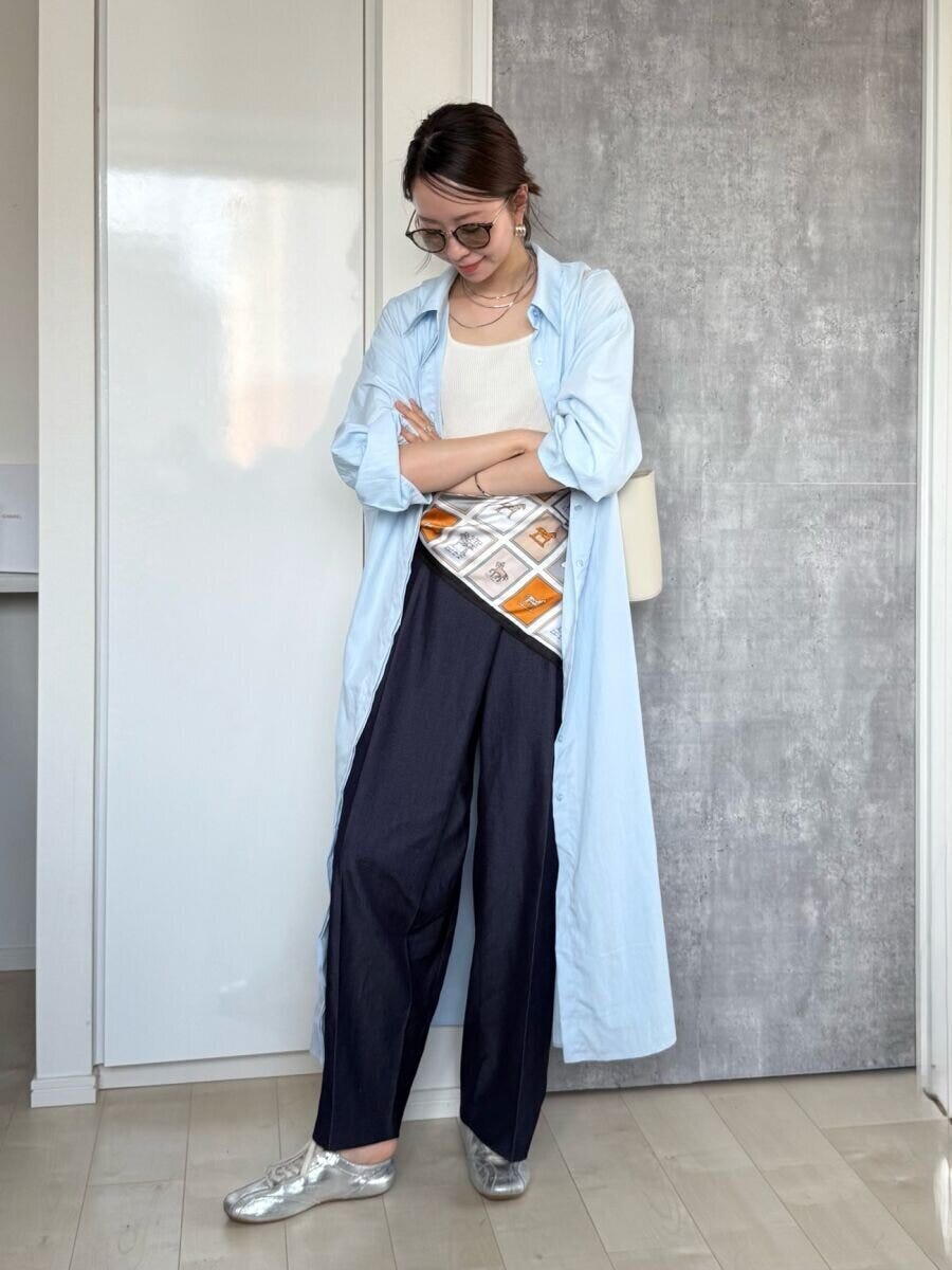 PLST　ストレッチレーヨンラップパンツ　ネイビー　ブルーシャツワンピース羽織りコーデ