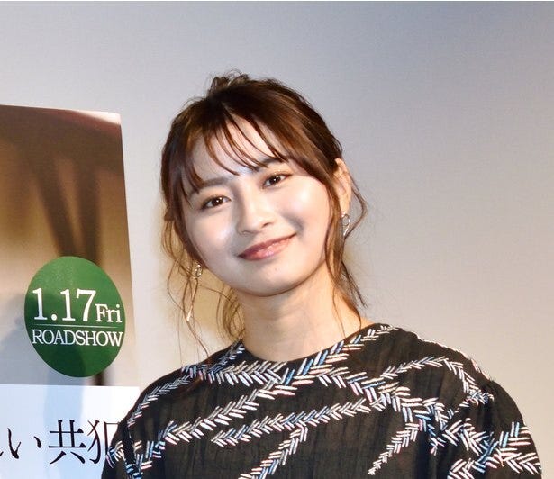 話題の中国人美女 ロン モンロウ お洒落なパリジェンヌスタイルに 脚長い 最高にかわいい モデルプレス