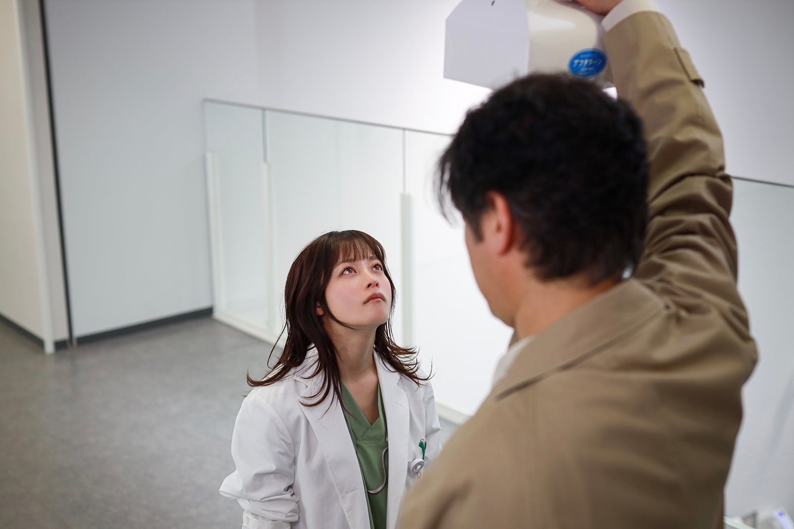 橋本環奈「天久鷹央の推理カルテ」第1話（C）テレビ朝日