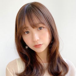 明るめのアッシュの髪色特集。トレンドを押さえた透明感溢れるくすみカラーって?