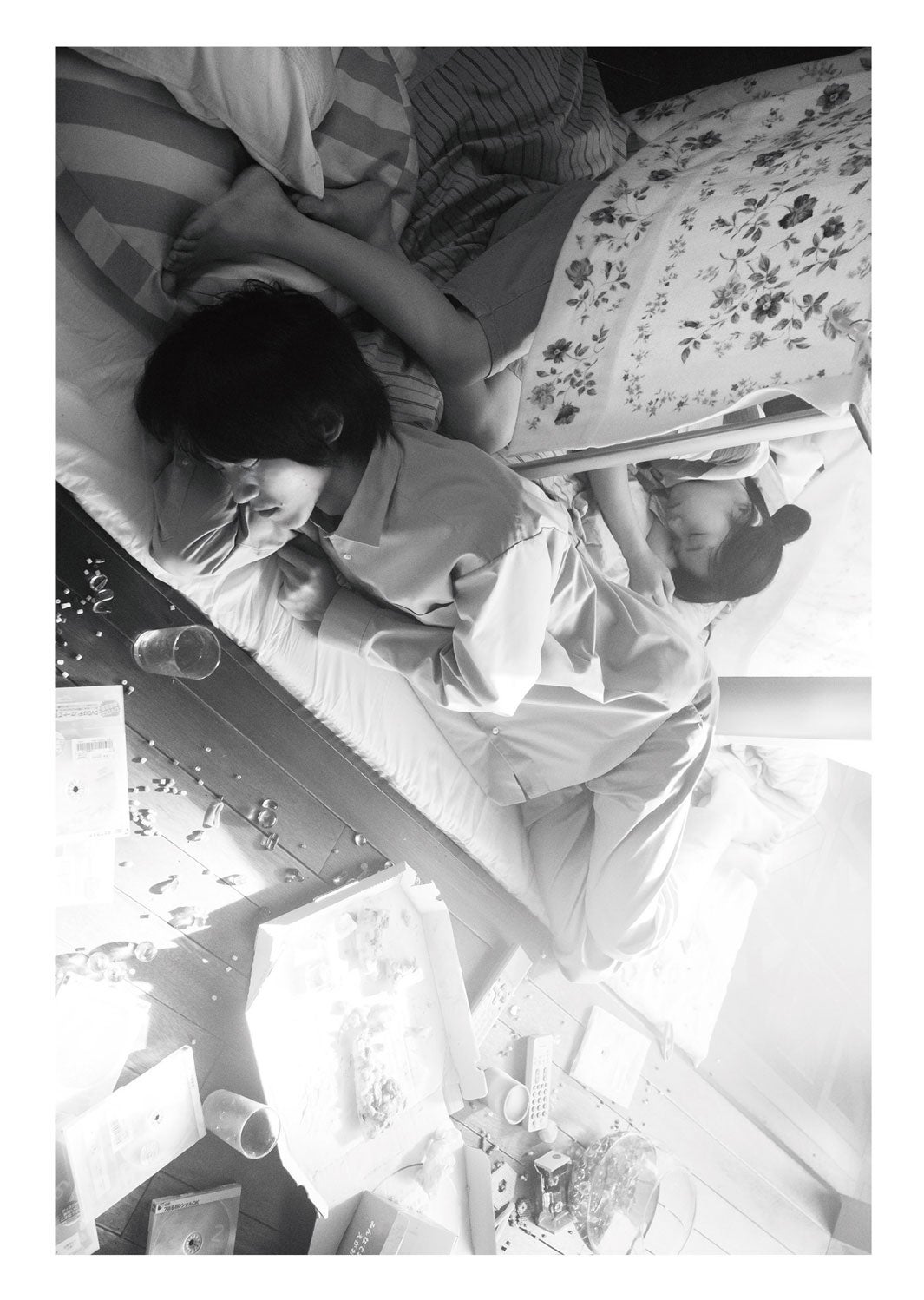 松坂桃李、白鳥玉季／写真展展示カット（C）Hong Kyung Pyo（C）2022「流浪の月」製作委員会