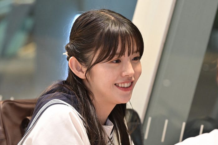 鈴木ゆうか (C)「パパとムスメの7日間」製作委員会