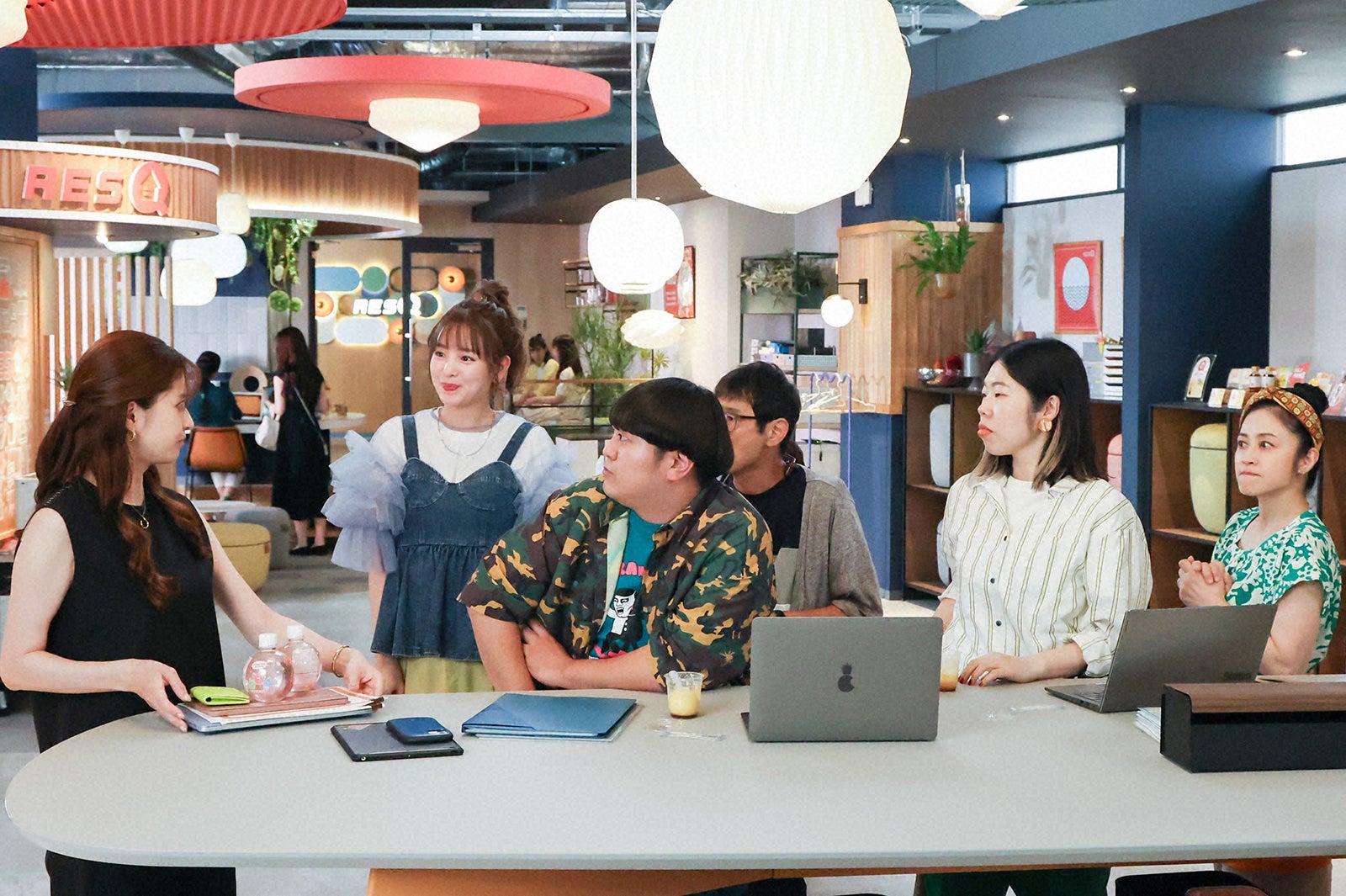 松本若菜、横田真悠、大朏岳優、水澤紳吾、うらじぬの、濱田マリ「西園寺さんは家事をしない」第3話より（C）TBS