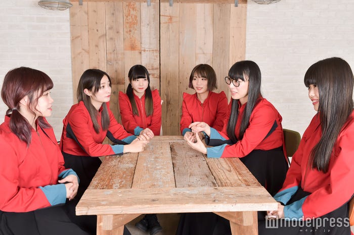 BiSH(左から)セントチヒロ・チッチ、リンリン、アユニ・D、モモコグミカンパニー、ハシヤスメ・アツコ、アイナ・ジ・エンド(C)モデルプレス