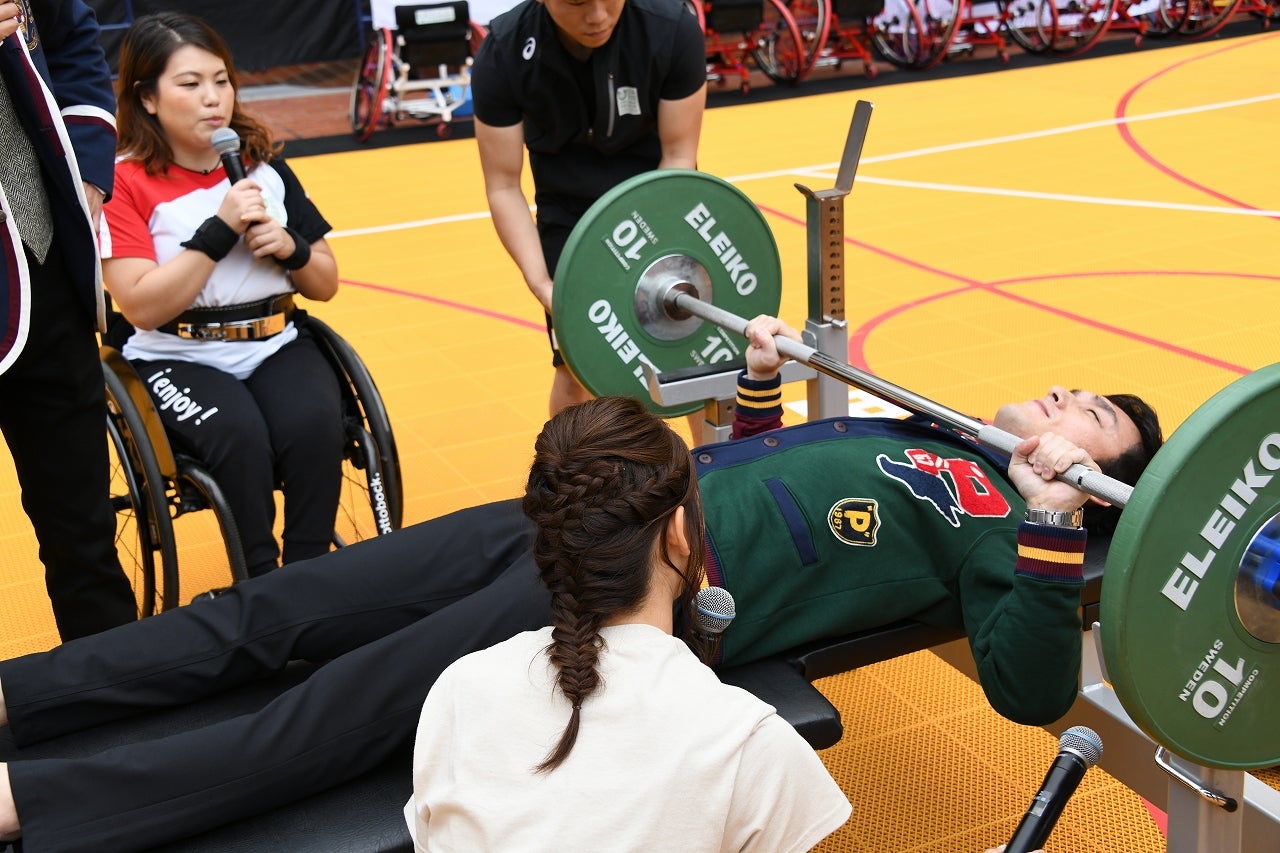 草なぎ剛、マクドナルド山本恵理選手 （提供画像）