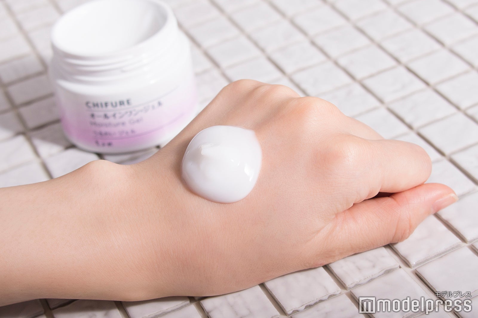 保湿パックはさくらんぼ2個大を使用（C）モデルプレス