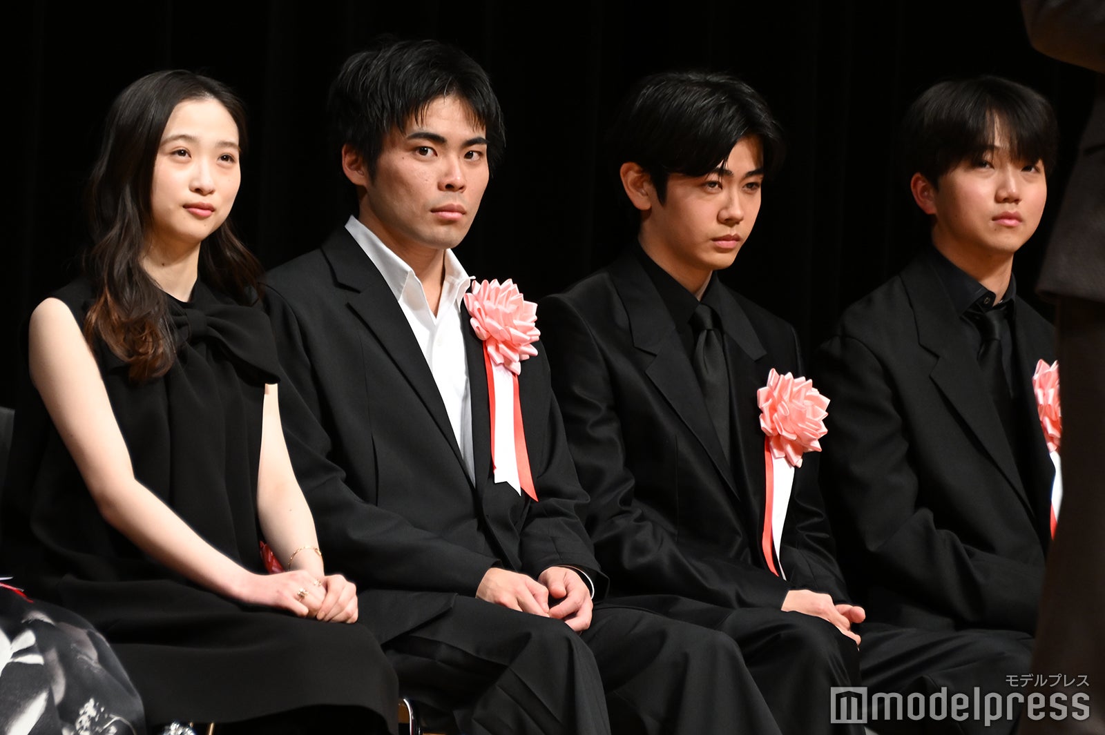 伊東蒼、団塚唯我監督、黒崎煌代、高田万作（C）モデルプレス