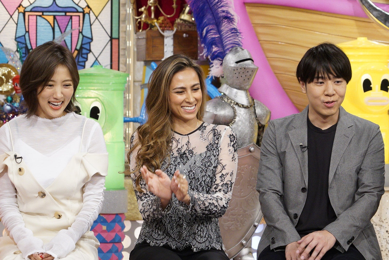 MALIA．（中央）／画像提供：読売テレビ