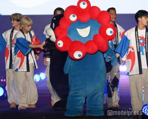 PSYCHIC FEVER、ミャクミャク&くまモンと手繋ぎランウェイ 関西万博に意気込み「国境を越えて盛り上げていきたい」 【TGC熊本2024】