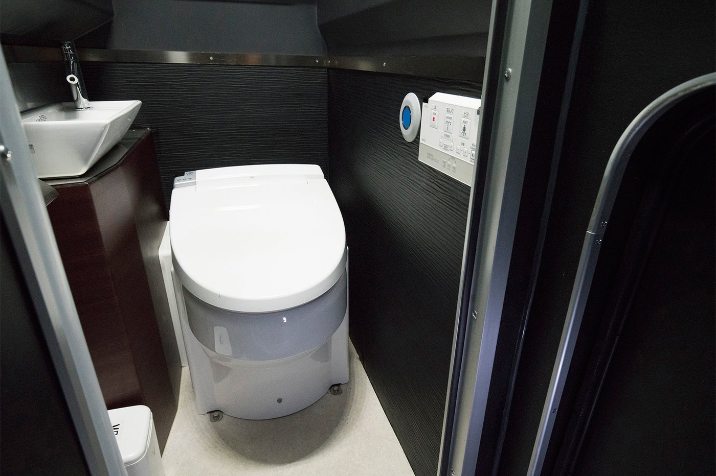 トイレ／画像提供：関東バス株式会社
