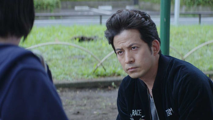 岡田准一「ザ・ファブル 殺さない殺し屋」場面写真(C)2021「ザ・ファブル 殺さない殺し屋」製作委員会