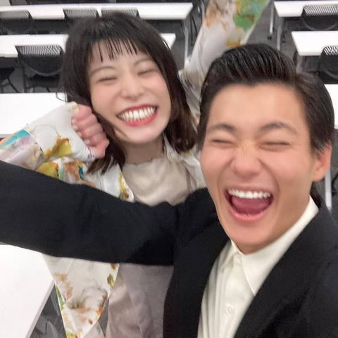 野村周平 さとうほなみ 笑顔の ブレブレ 2ショットに反響 2人とも可愛い モデルプレス