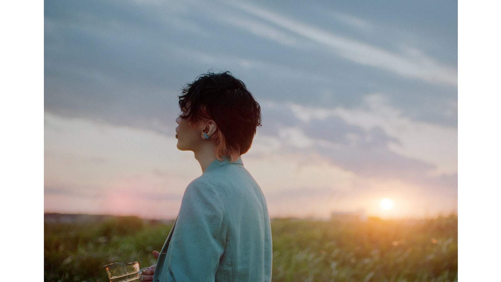 米津玄師、菅原小春が共演「Pale Blue」MV公開　SNS投稿に驚きのギミック