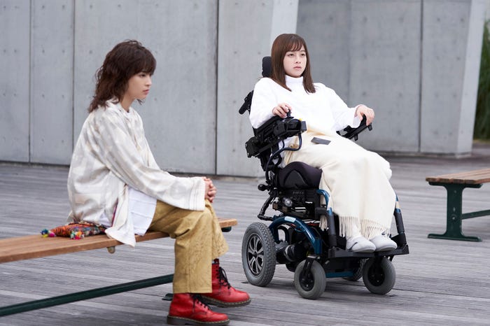 広瀬すず、橋本環奈(C)2023 映画「ネメシス」製作委員会