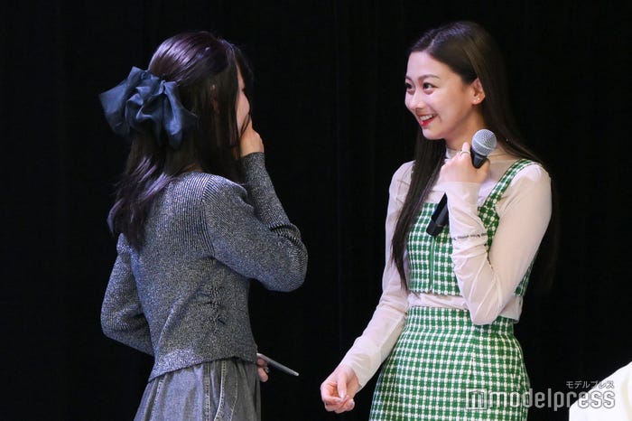 当選したファンと交流するみとゆな(C)モデルプレス