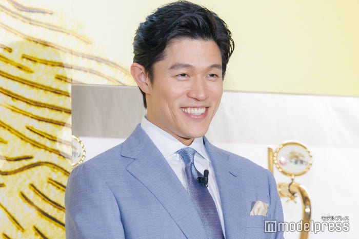 鈴木亮平(C)モデルプレス