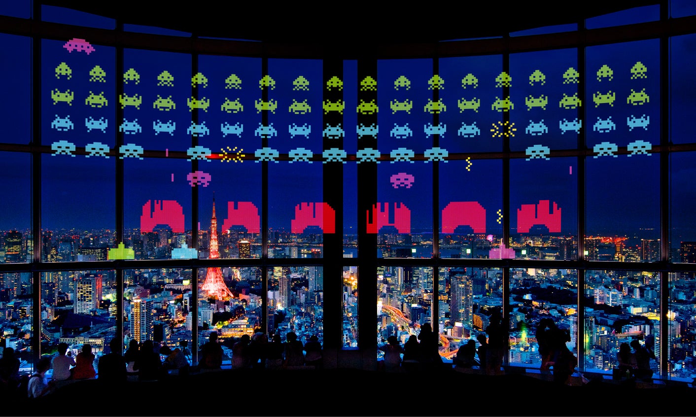 「PLAY！スペースインベーダー展」世界初の巨大プレイ空間が六本木に出現