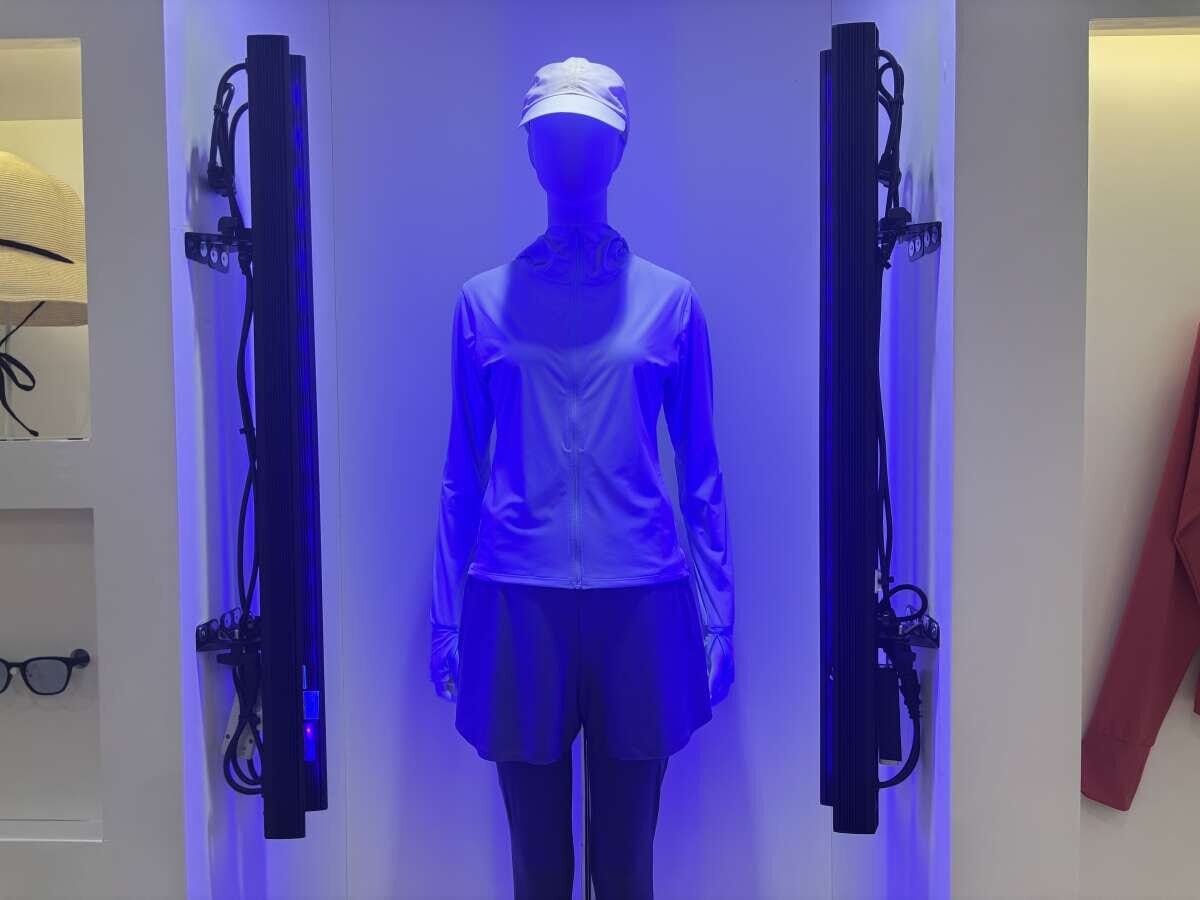 ユニクロ　展示会　紫外線　実験