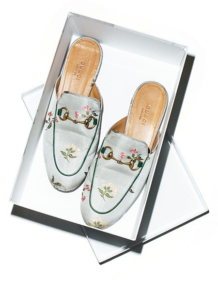 グッチの花柄スリッパ(C)TOPLOG