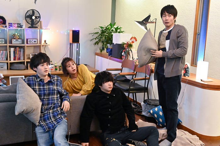 鈴鹿央士、佐津川愛美、千葉雄大、戸次重幸/「おっさんずラブ-in the sky-~ゆく年くる年SP~」(C)テレビ朝日