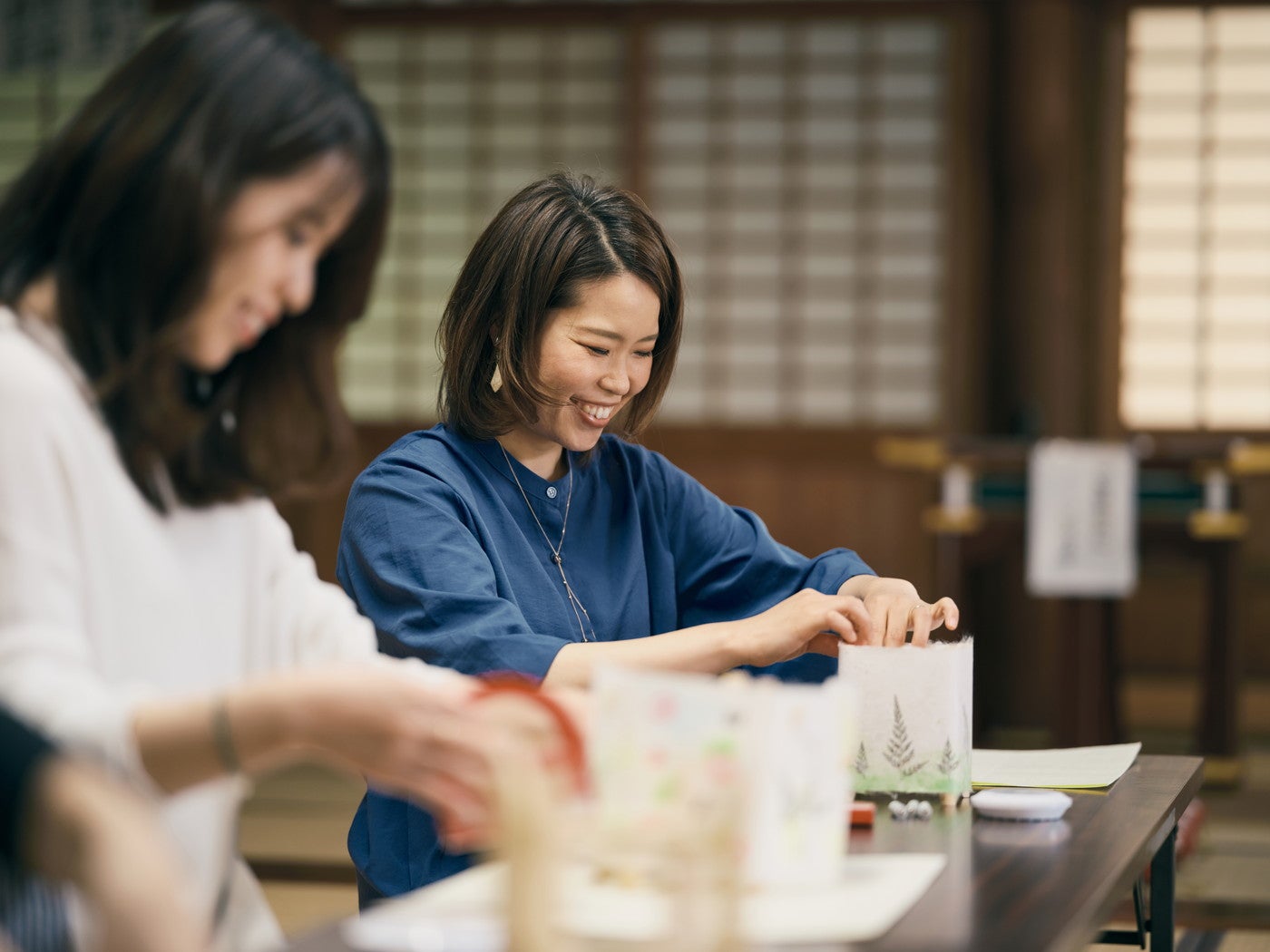 温かな風合いの和紙のランプは、眺めるだけでホッとします／提供画像