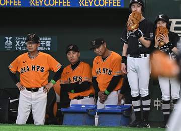 巨人・三塁ベースコーチからベンチ内に配置転換の川相ディフェンスチーフコーチ「少しでもベンチの動きがスムーズになれば」