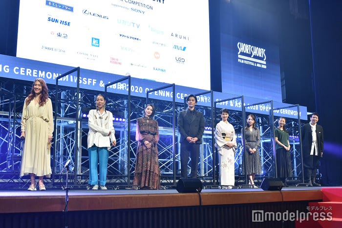 (左から)LiLiCo、安藤桃子、奥菜恵、要潤、剛力彩芽、ソニン、福田麻由子、別所哲也(C)モデルプレス