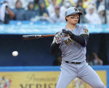 阪神 森下翔太2試合連続死球に神宮の阪神ファンが大ブーイング 奥川の148キロが左腕付近直撃 両リーグ断トツ19死球目