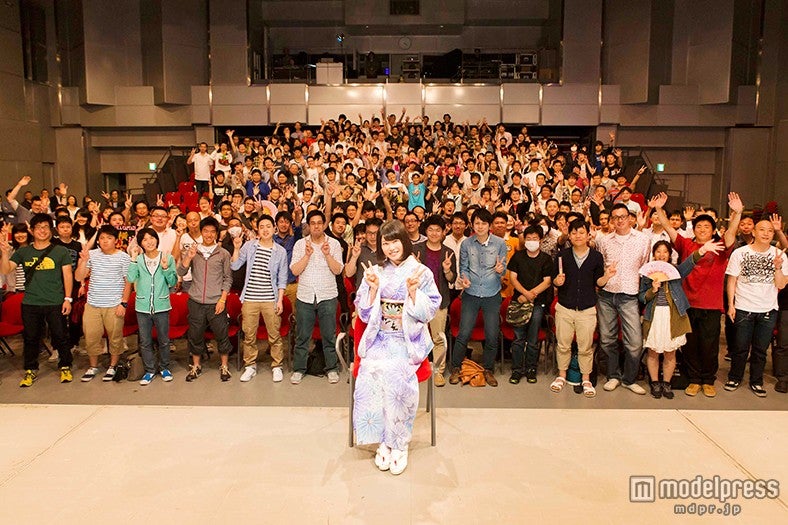 ファンと写真撮影（C）関西テレビ