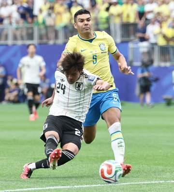 日本が先制！超速カウンターからMF佐野がミドル弾 ブラジルサポーターで埋まったスタジアム騒然