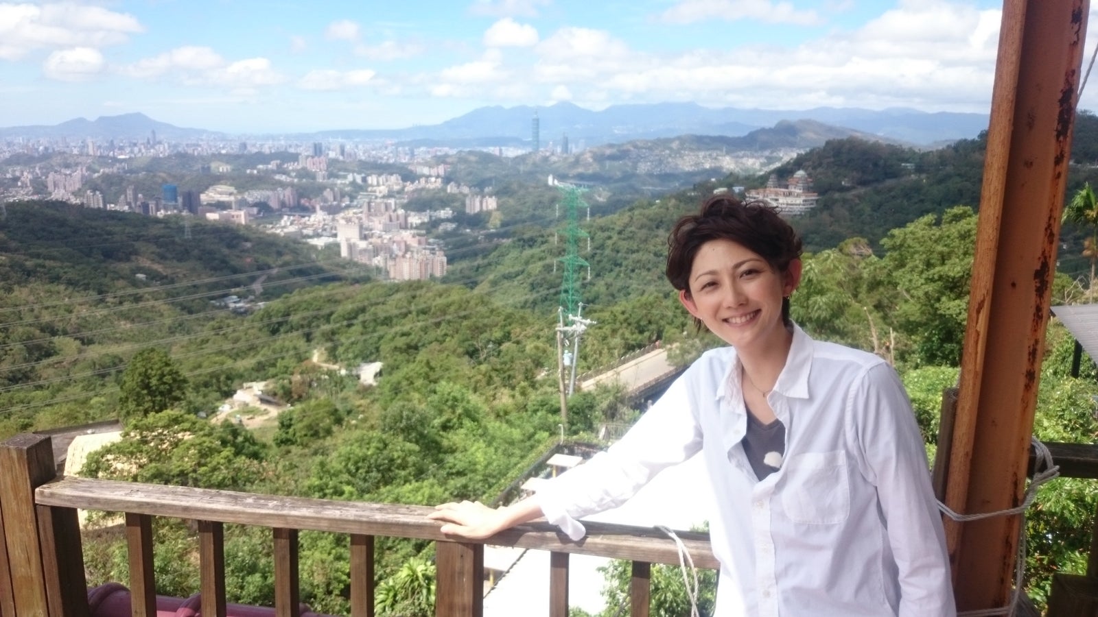 台湾ロケの休憩時間に1枚（提供写真）