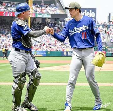 佐々木朗希が明かした成功体験「初めて野球場で聞きました」MLBの定番ソングをマウンドで 会見場が温かい笑いに包まれる