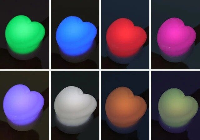 ダイソーの推し活が捗るファン！ファン！リング（LEDリングライト、8色チェンジ、ハート型）